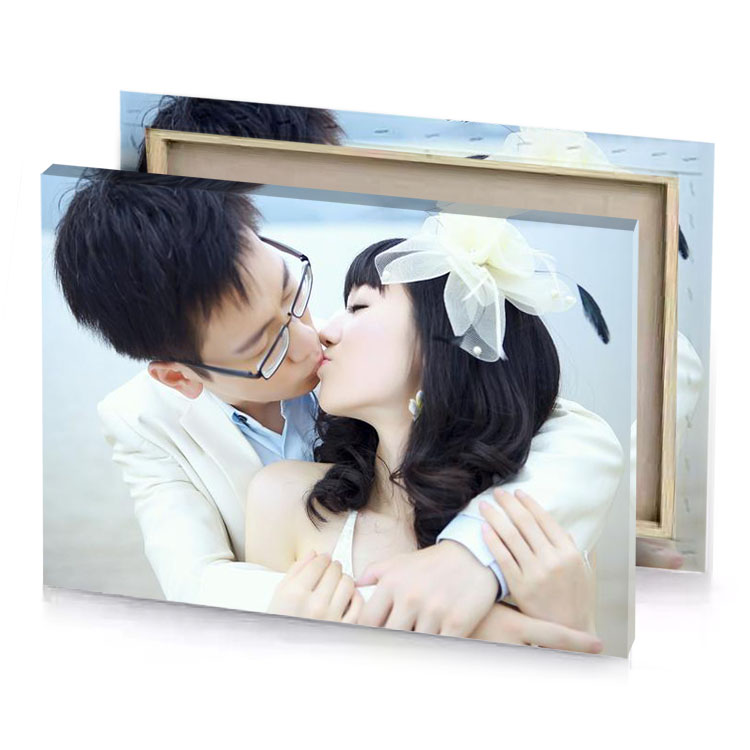 a couple kissing on the beach platinum canvas